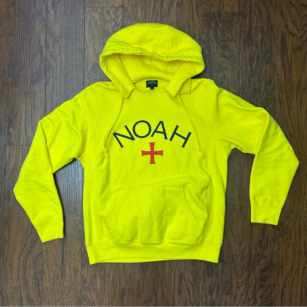Noah‎ yellow core logo distressed hoodie women’s medium